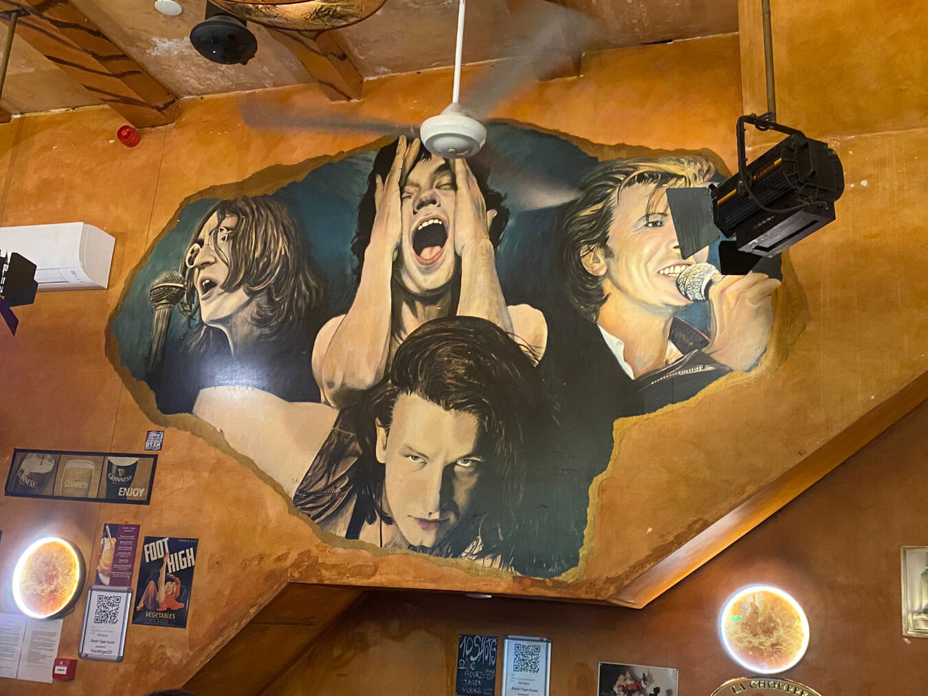 BlackTigerBar, Drinks, lunch, dinner, pool table & tv