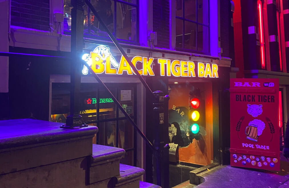 BlackTigerBar, Drinks, lunch, dinner, pooltable & tv